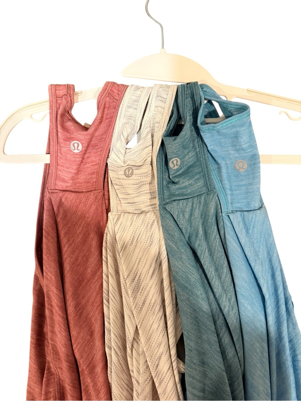 4 Pack Essential Tank Pleated Bundle Lululemon Size 6